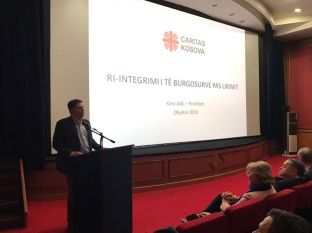 Çelaj: Mbështetja nga Caritas Kosova ndihmon në riedukimin dhe risocializimin e të burgosurve