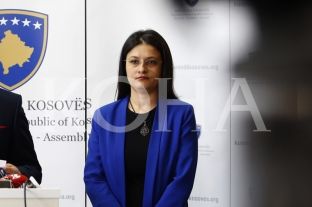 Bajrami kërkon dorëheqjen e ministrave Hoxha e Hyseni