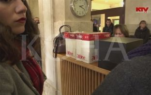 Kjo është përmbajtja e zarfeve të paraparë t’ju dorëzohen deputetëve