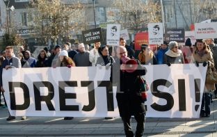 “Qytetarët të ofenduar pse Kuvendi s’e ka marrë parasysh peticionin e tyre për Astritin” [video]