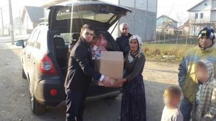 MPMS shpërndan pako ushqimore dhe dhurata për festat e fundvitit