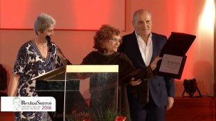  “Rexhai Surroi” nderon Nexhmije Pagarushën me Çmimin për Vepër Jetësore