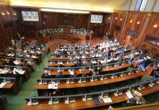 Krejt çfarë ndodhi sot në Kuvendin e Kosovës [video]