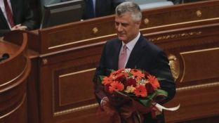 Presidentin Thaçi nuk ka kush ta ftojë në vizitë [video]