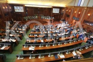  Përfundon pa rezultat seanca për murin në Mitrovicë, vazhdon të mërkurën 