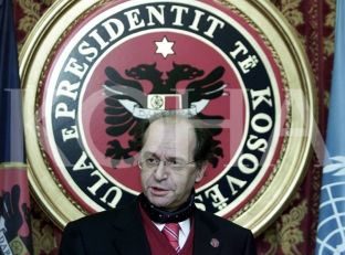  Si e shihte Ibrahim Rugova Forumin Rinor të LDK-së [foto]