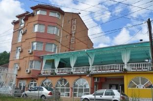 Pronari i Hotel “Sasha”: I thash Edita Tahirit të ikte shpejt se mund të ketë probleme