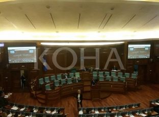 Izmaku kërkon protestë ndaj fjalëve të Kurteshit, i kundërpërgjigjet Haradinaj