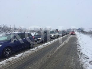 Vazhdojnë kolonat e gjata në Merdar [video]