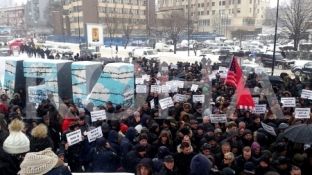 AAK: Mijëra qytetarë morën pjesë në marshin për Haradinajn