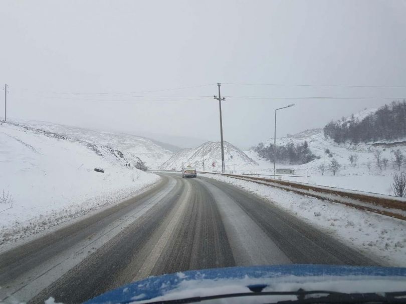 Rrugët që janë të bllokuara nga bora