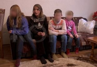  Tre fëmijët e familjes Asllani në Janjevë vazhdojnë të jetojnë me axhën, ai thotë se Komuna s'e ndihmoi [video]