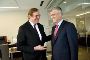 Thaçi zhvillon takim me presidentin e Atlantic Council