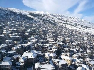 Bora në Gjirokastër arrin trashësinë 20 cm