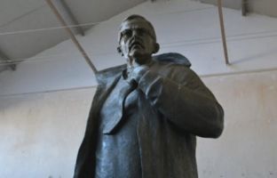  Zbulohet shtatorja e ish-ambasadorit William Walker