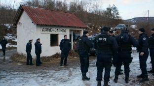 Forca të shtuara të Policisë në Jarinje në pritje të trenit [foto]