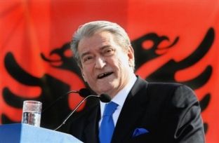 Berisha vlerëson ndalimin e trenit, thotë se serbët janë rrezik real për paqen në rajon