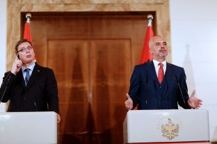 Abdixhiku, Ramës: Derisa miku yt Vuçiq kërcënon Kosovën me luftë, ti merresh me art