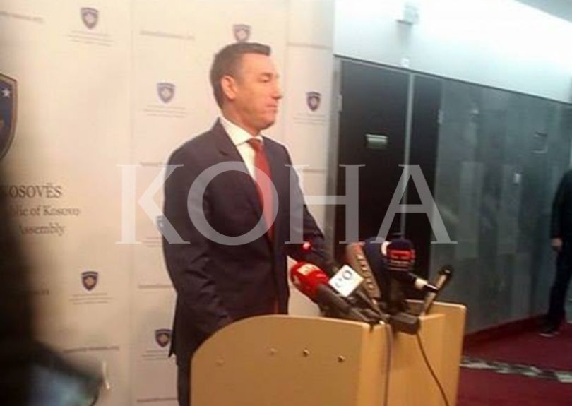 Veseli: Më 1 ose 17 shkurt do të rrënohet muri në veri