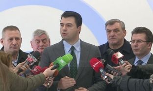 Opozita në Shqipëri firmos memorandumin: Votim dhe numërim elektronik