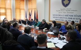 Rrahmani kërkon që të mos rekomandohen pacientët e QKUK-së në klinika private