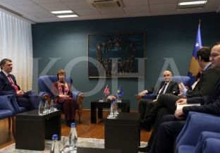 Mustafa-Ashton: Dialogu, e vetmja mënyrë e normalizimit të marrëdhënieve