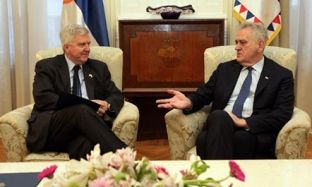 Scott: SHBA inkurajon normalizimin e gjithëmbarshëm Kosovë – Serbi
