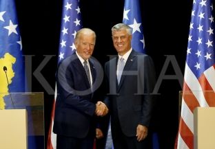 Thaçi i telefonon Bidenit për evitimin e tensioneve Kosovë - Serbi