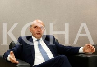 Mustafa: Ministrat serbë që kthehen në Qeveri duhet të respektojnë institucionet e Kosovës
