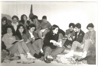 Pronarët e shkollave - shtëpi në ligj me mësimdhënësit e viteve të 90-ta