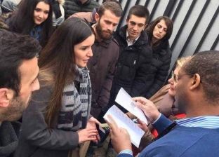 Të rinjtë e AAK-së para ambasadës franceze për lirimin e Haradinajt