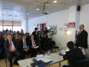 Zv.kryeministri Kelmendi si në fushatë, premton vende pune e prezanton fillimet e karrierës së tij