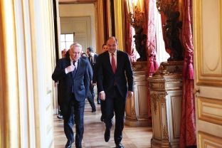  Hoxhaj në Paris, optimist se Haradinaj do të lirohet shpejt