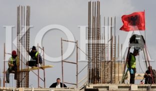  Një numër i madh i të diplomuarve mbeten në kërkim të një vendi pune [video]