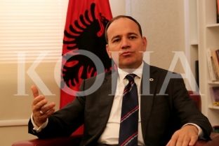  Nishani uron Trumpin, ia garanton përkrahjen në luftën kundër ISIS-it