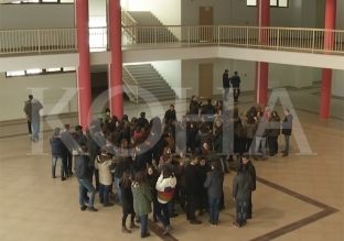  Moszbatimi i zotimit të Bajramit për bursa çon në bojkot gjimnazistët e matematikorit [video]