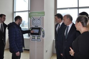 Lansohet projekti “e-Kutia”, qytetarët tani mund të ankohen për shërbimet administrative