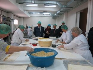 Zëvendëskryeministri Kelmendi bizneseve në Ferizaj u premton lehtësi