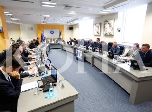  Ministri në Qeverinë e Kosovës do ndryshim të qasjes në dialog