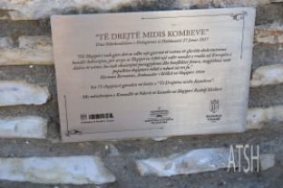 Në Ditën e Holokaustit në Tiranë vendoset pllaka “Të drejtë midis kombeve”