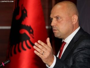 Ylli Manjani: Ministrat flinin me dashnoret te resorti i Klement Balilit [video]