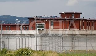 Hoxha premton se s’do të ketë drejtorë politikë nëpër burgje [video]