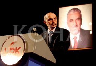 Mustafa përkujton ish-kryetarin e Istogut, Fadil Feratin