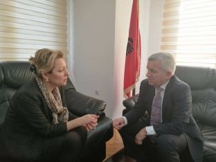 Apostolova dhe Mingjozi inkurajojnë dialogun Kosovë – Serbi