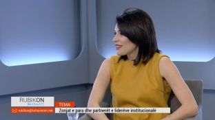 Kur stilistja Kllokoqi–Rugova nuk u përkujdes për veshjen e ish–presidentes Jahjaga