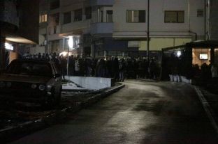 Serbët vazhdojnë ta ruajnë murin [foto]