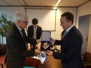 Policia e Kosovës nënshkruan Marrëveshje të Bashkëpunimit Administrativ me OLAF