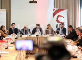  Mustafa premton mosndërhyrje në punën e gazetarëve [video]