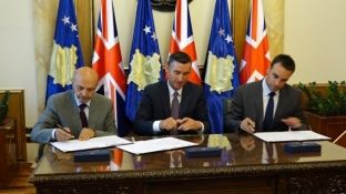  Britania e zhgënjyer me rezultatet e memorandumit për depolitizim të bordeve