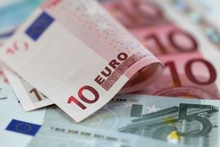 Miliardat e “ngrira” të Trustit dhe AKP-së mund ta ngjallin sektorin privat